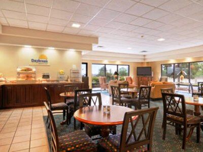 Days Inn by Wyndham Metter Eksteriør bilde